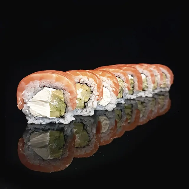 Филадельфия с копчёным лососем  295г/ 8шт